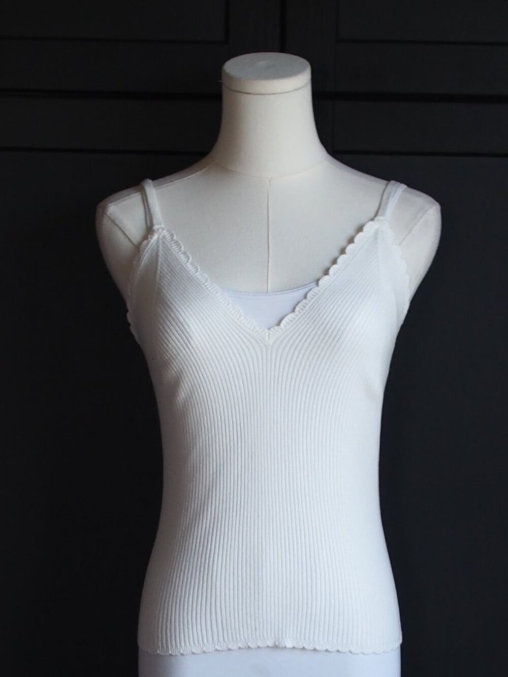 H&M Divided | Knit, Scalloped Lace-Trimmed, V-Neck Camisole Top